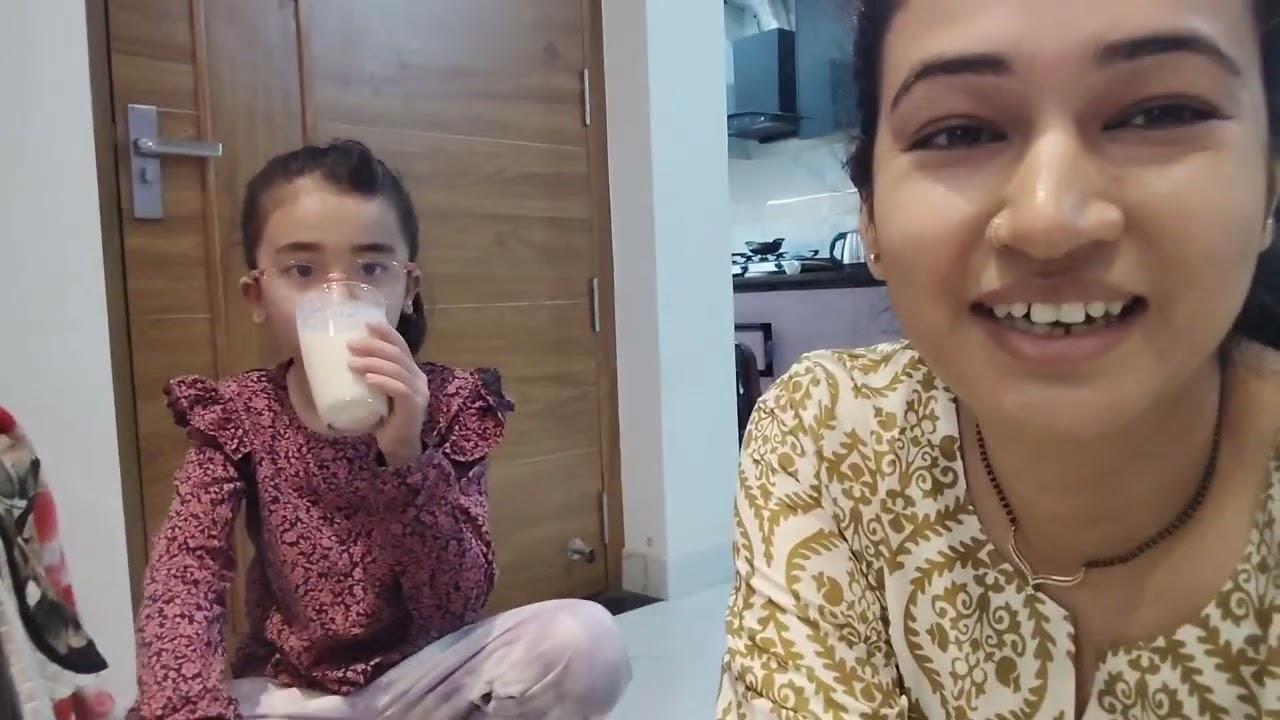 Divija ne bnaya delicious banana shake aur dinner hua family k sth#adayinmylife #viralvideo 