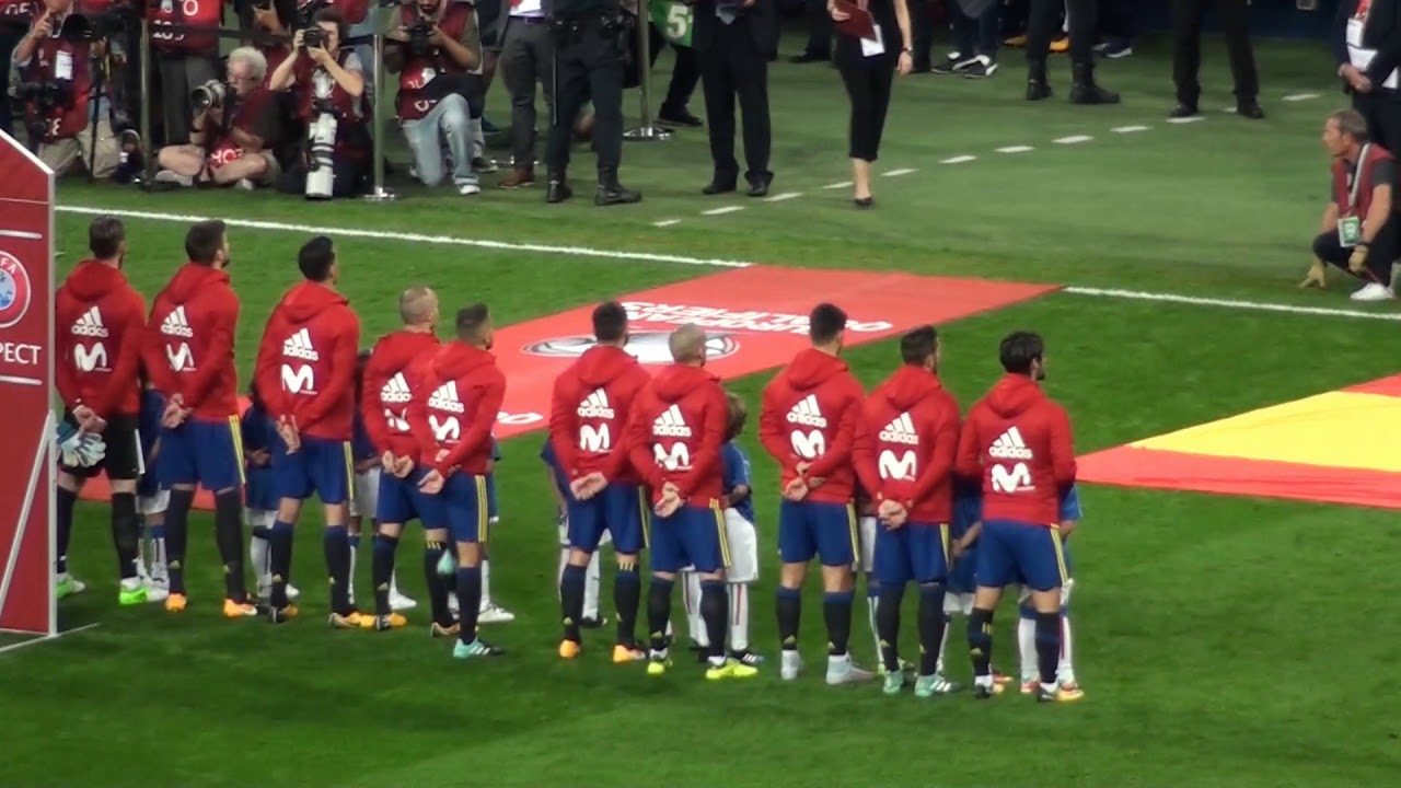 Himno España -  Italia Eliminatoria al mundial 2018 partido en el Santiago Bernabeu