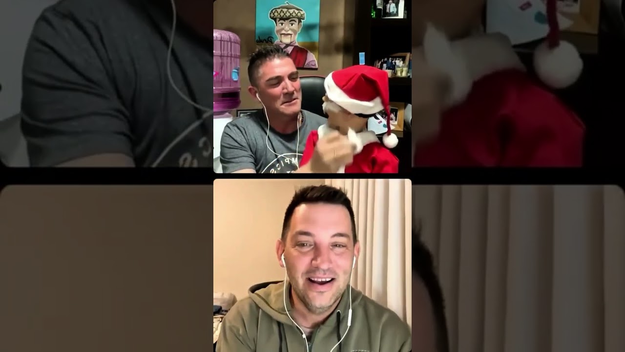 El papá Noel hoy vino de bigote…