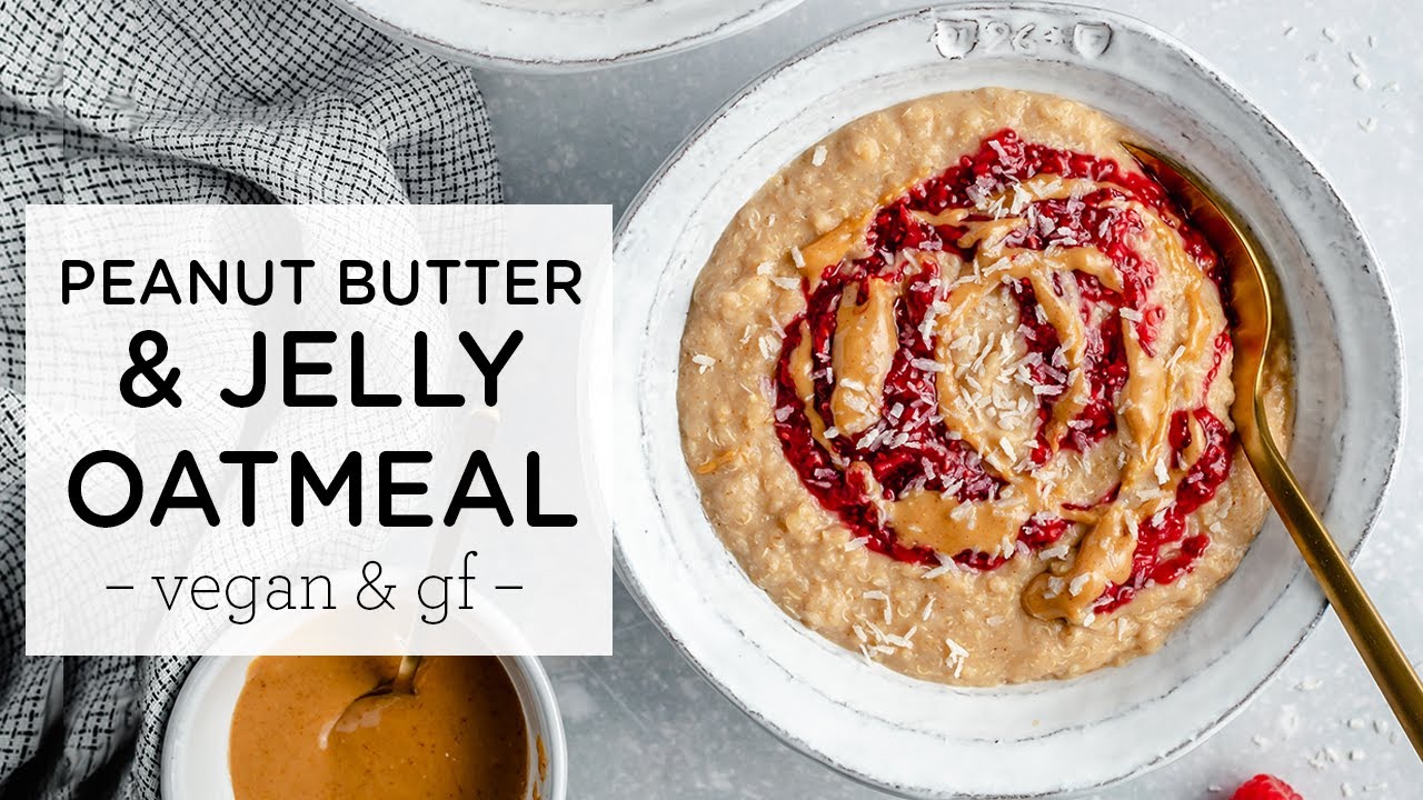 PEANUT BUTTER & JELLY OATMEAL ‣‣ quick breakfast idea
