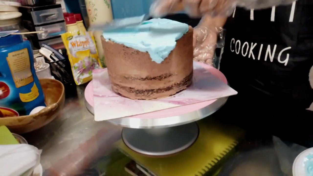 how to make frozen themed caked ..chocomoist cake