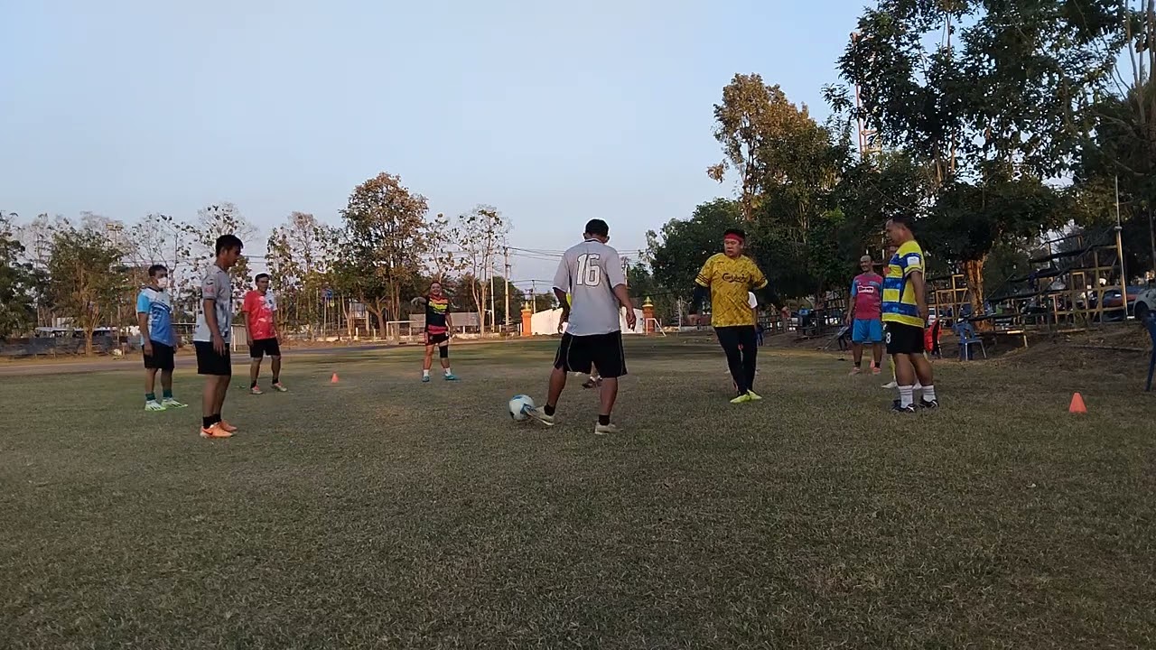 คนมักบอล