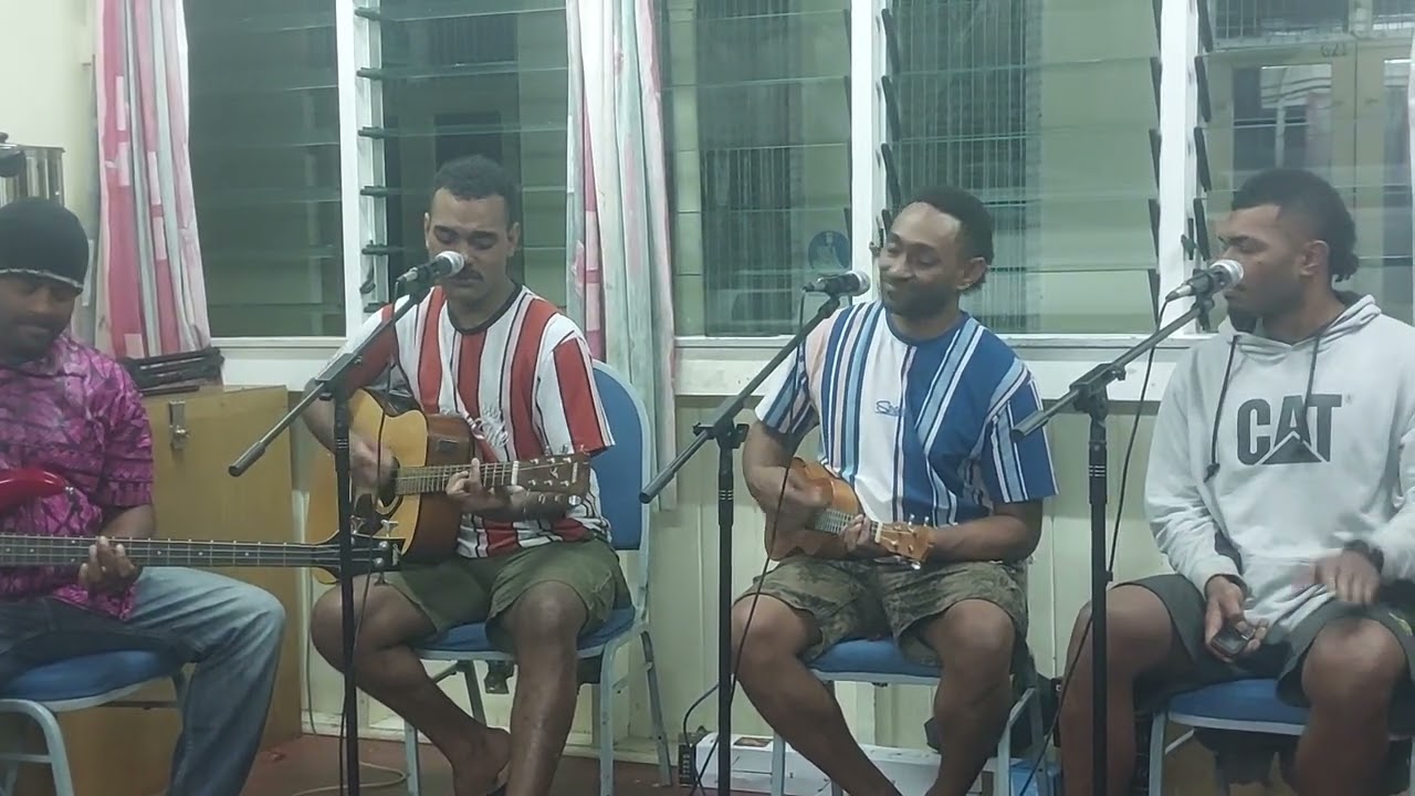 Marist Brothers High School - Waikatakata Vure ft Voqa kei Valenisau, Makosoi Ni Delaidevo.