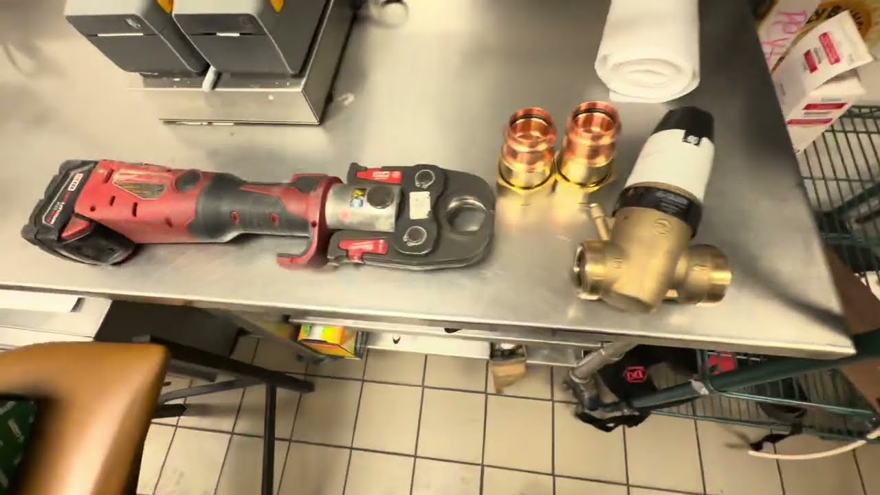 Давление воды в здании 100 psi?!?