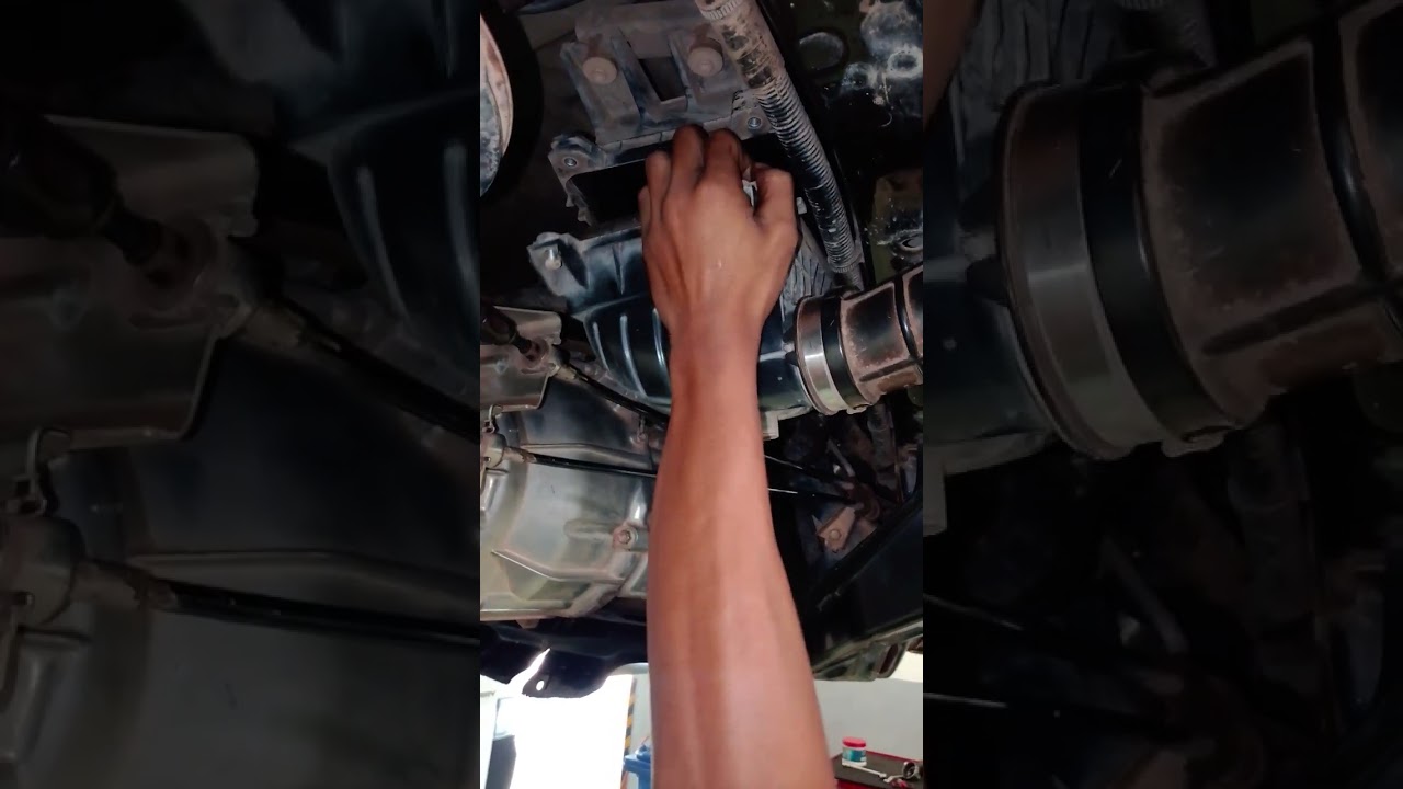 Melepas filter udara new carry #suzuki #newcarry #suzukibandung