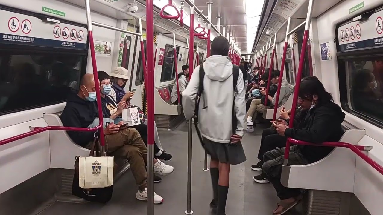 A ride from Mei foo to Tsing Yi (Tsuen Wan Line and Tung Chung Line )