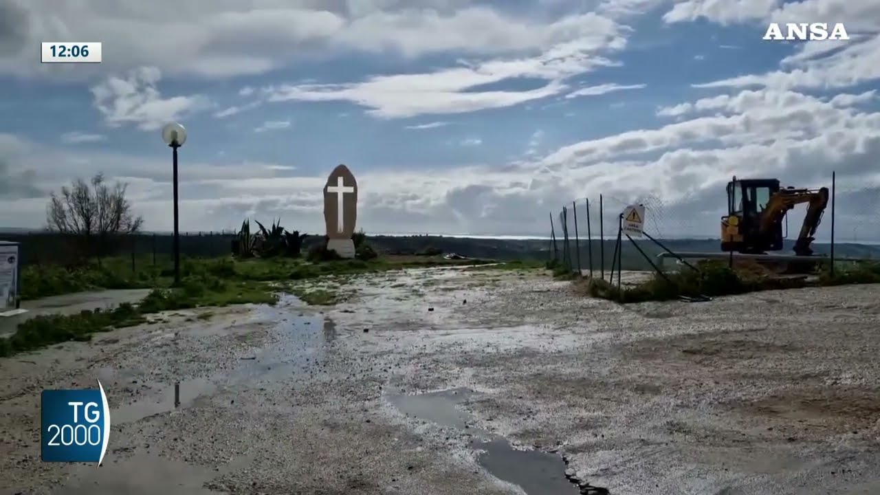 Niscemi, crolla la croce simbolo