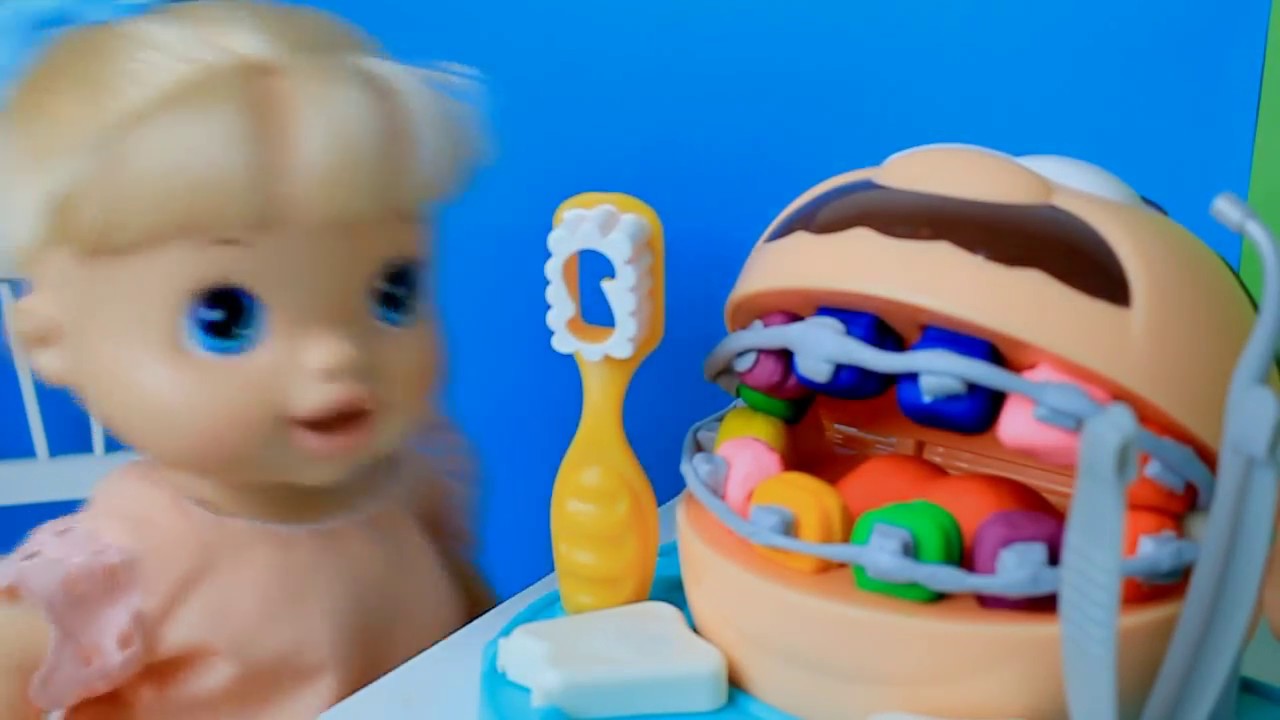 Play-Doh | Baby Alive Brinca com Massinha - Lilly Doll