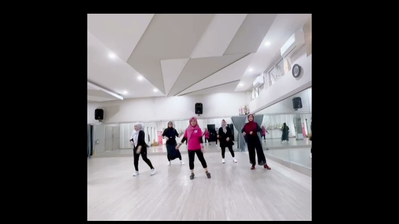 STECU - Line Dance [ Beginner Level ]  Choreo : Astri Dwi (INA)