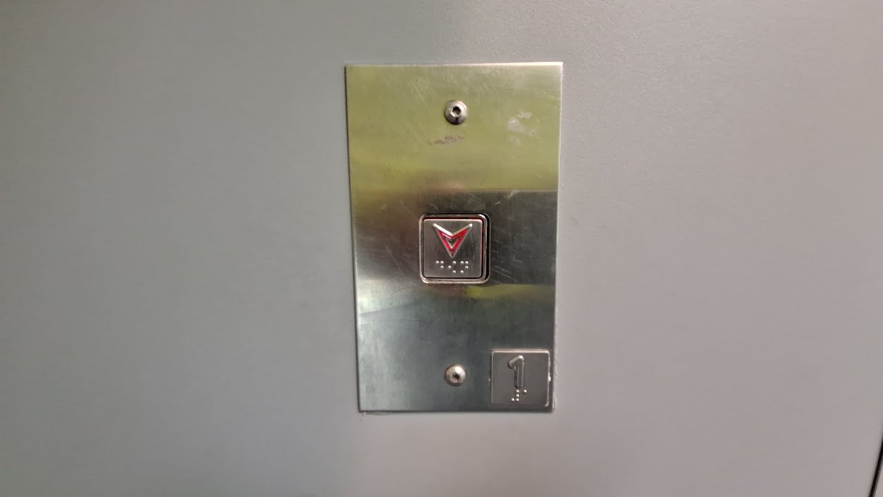 Not Boring 2002 Oakland Glass Hydraulic Lift at Morrisons, Eastgate Shopping Centre, Inverness