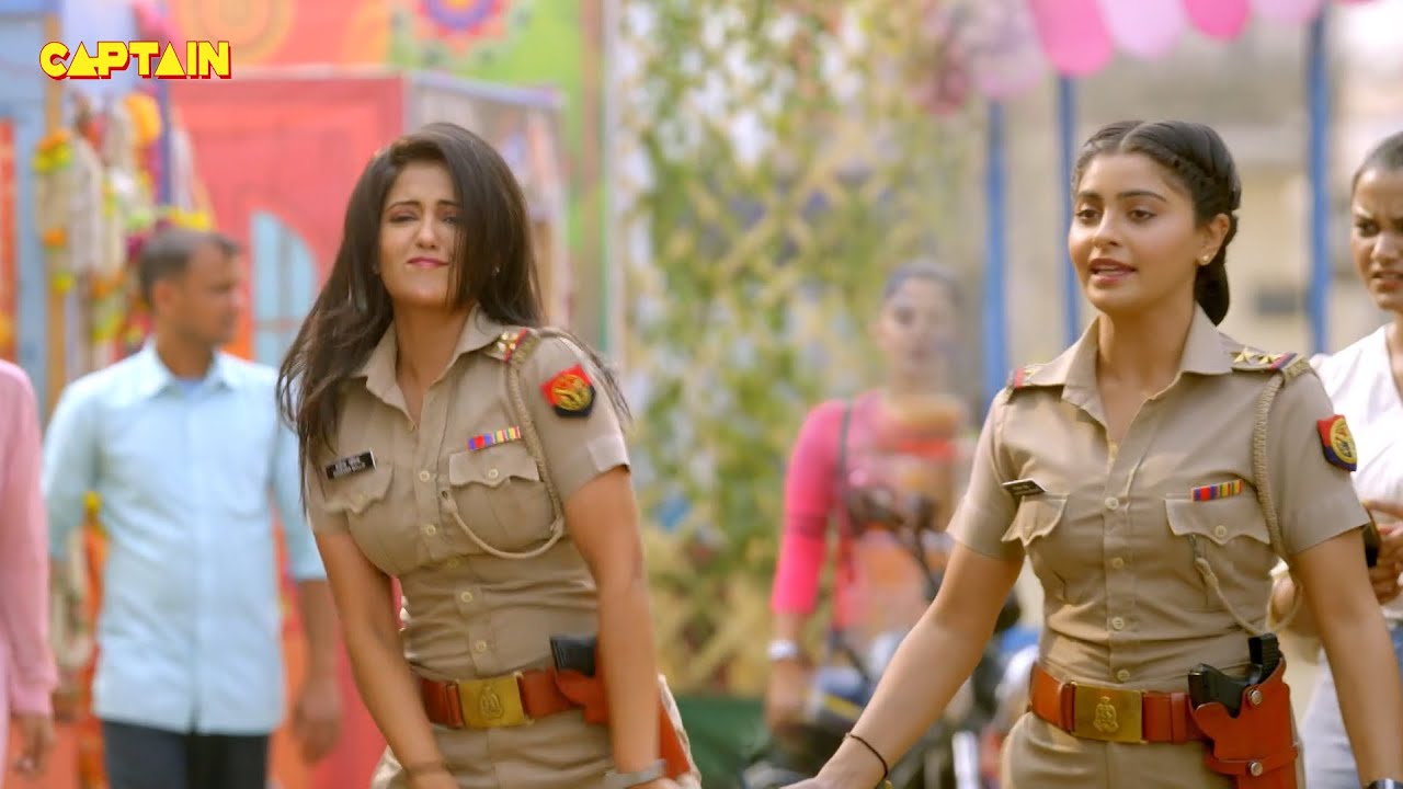 Karishma Singh और Haseena ने किया रोड पर डांस || Maddam Sir