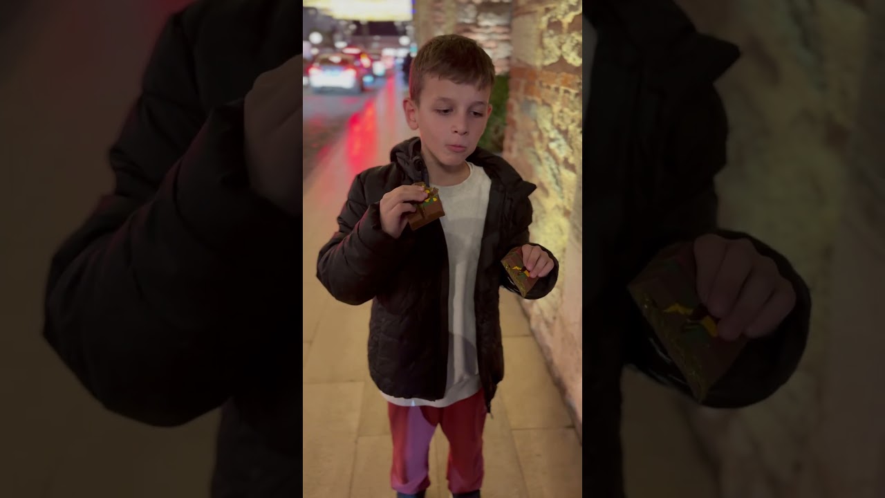Dubai çikolatası deniyoruz 😋 #günlükvlog #alparslan #fisekhane #challenge #chocolate #dubai