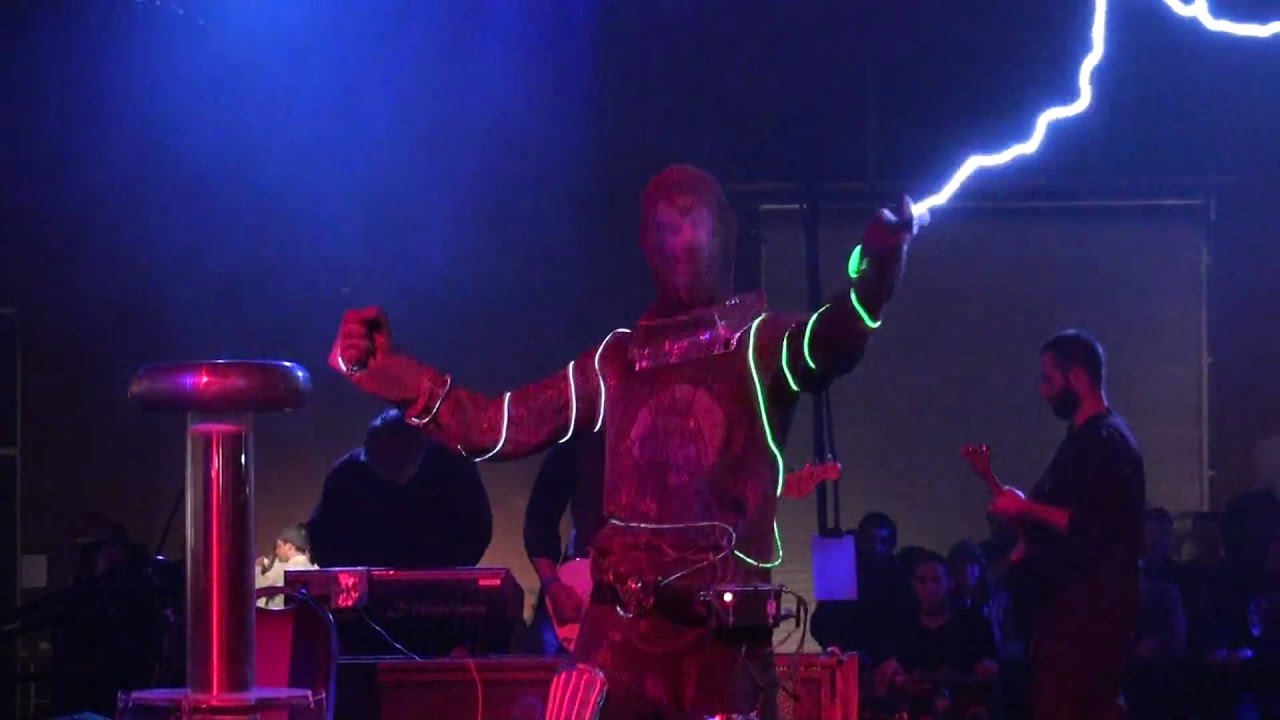 Tesla Coils - Arc Attack - Doctor Who Theme Song - Makers Faire 2010 - San Mateo - No. 1