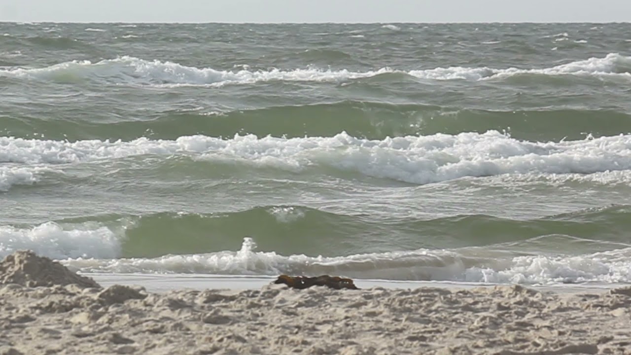 Wellen branden an den Strand der Jammerbucht an Dänemarks Nordsee an - 14 Minuten Urlaubsfeeling