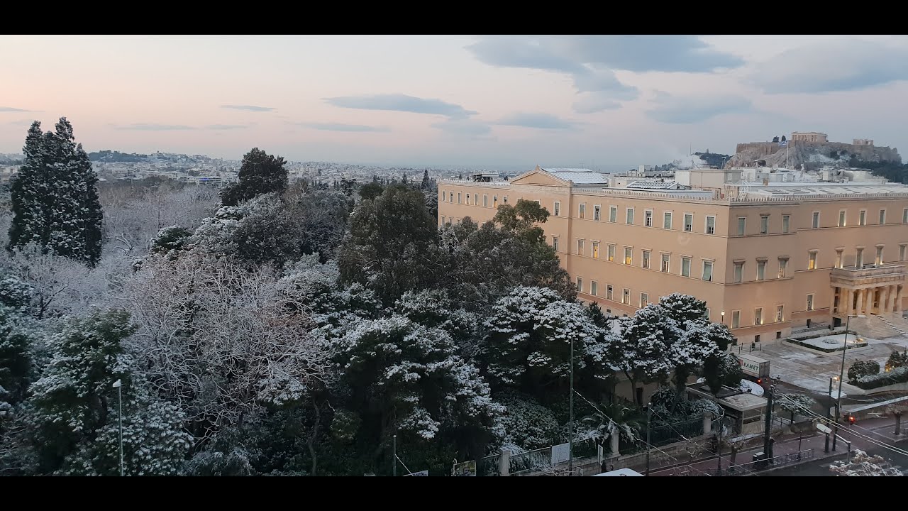 Χιονόπτωση στην πλατεία Συντάγματος