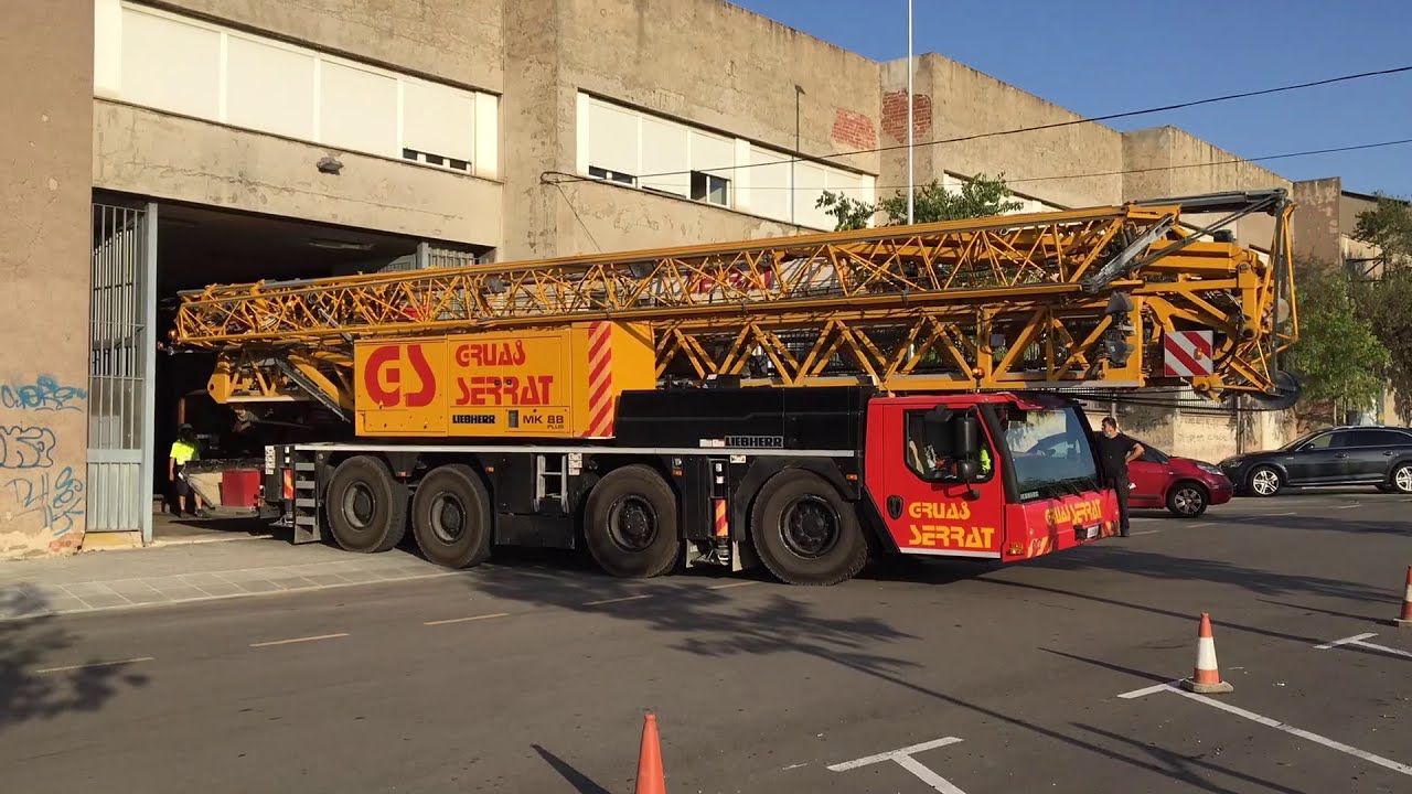 Liebherr MK88Plus en espacios reducidos -  GSerrat