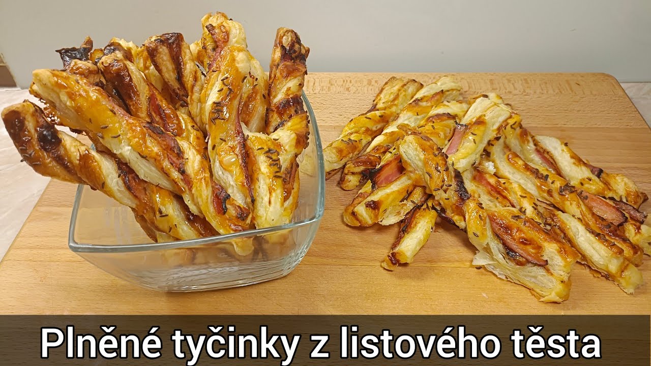 Party tyčinky z listového těsta plněné anglickou slaninou a sýrem - party recept