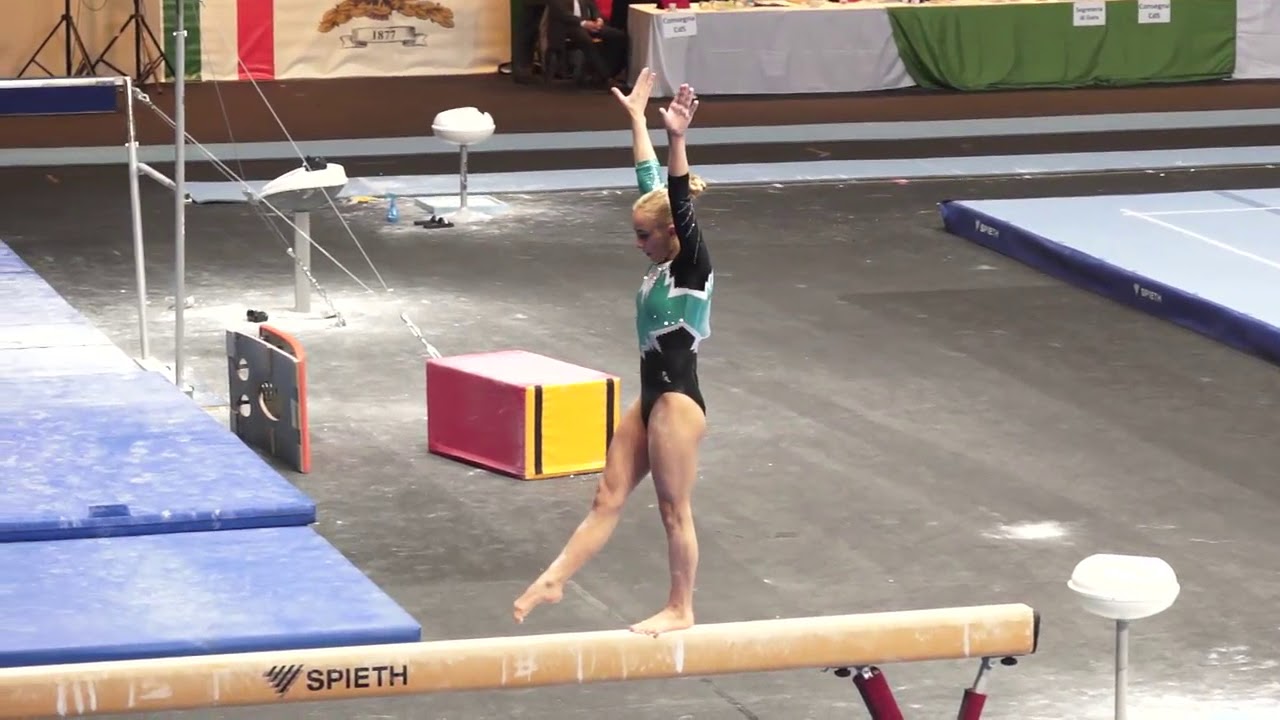 Trave 4 esercizi ginnaste Brixia
