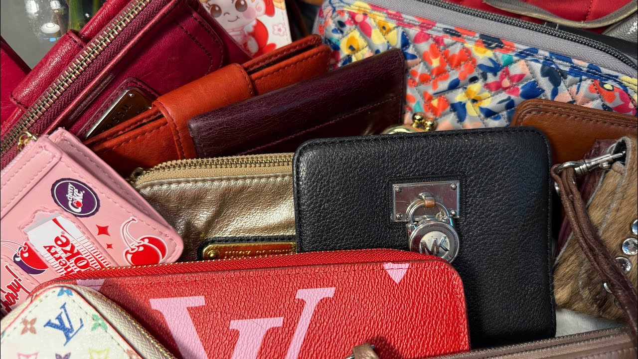 It's WALLET WEDNESDAY! WALLET SALE! Find Them Here! www.pursetrippin.com