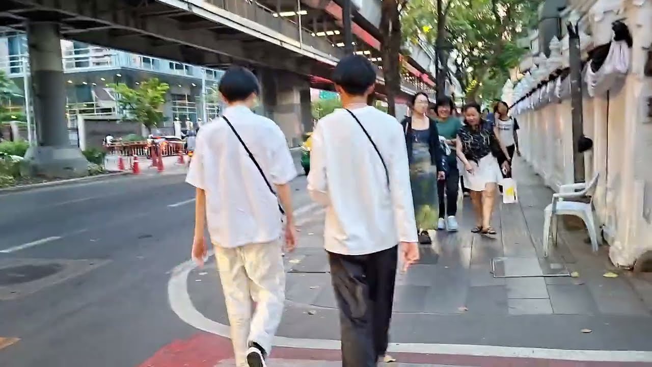 โอ้โหขนาดนี้เลยเหรอนักท่องเที่ยวชาวต่างชาติแห่กันมาห้างเซ็นทรัลเวิลด์แทบแตกสุดยอดจริงๆ