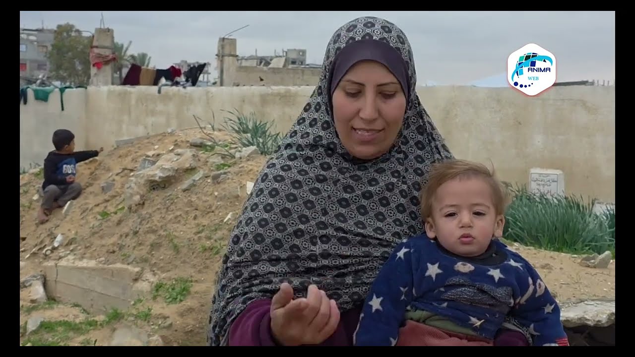 بين القبور والأوبئة.. نازحة فلسطينية تجسّد قسوة النزوح في جنوب غزة