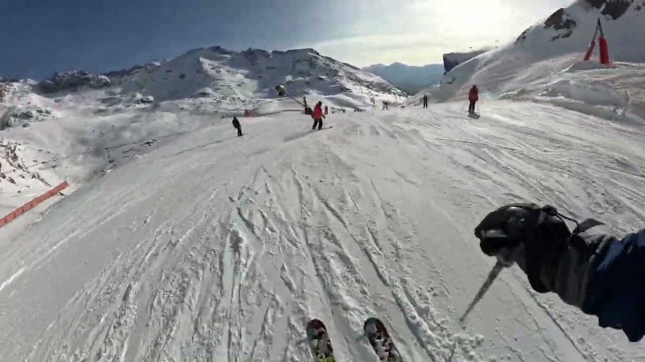 slow blue carving through beautfiul views of orelle, 3 valleys