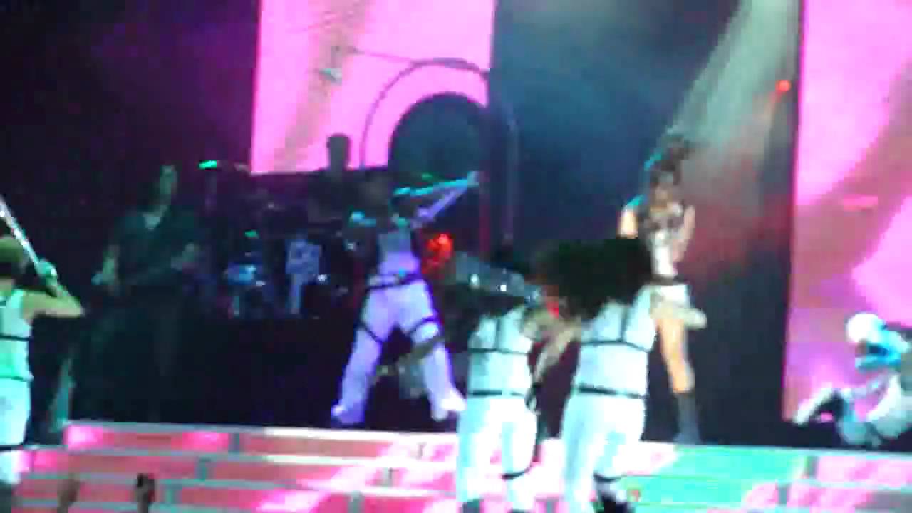 See you again - Miley Cyrus' Wonderworld Tour 2009 Live in Anaheim