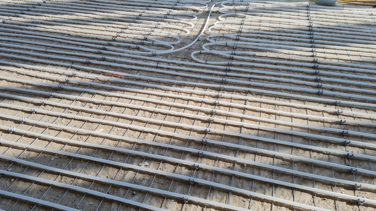 Vloerverwarmingsbuis monteren op krimpnetten - De Multissystems methode