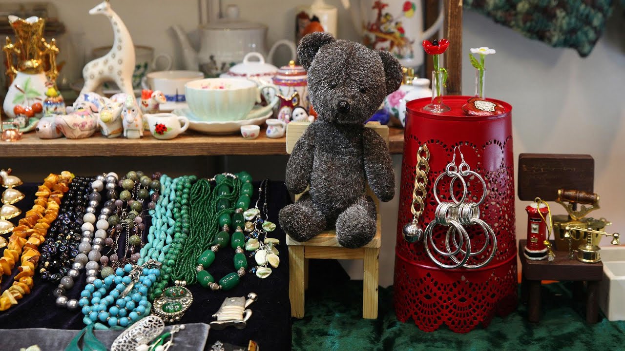 How To Tell If A Vintage Piece Is Worth Your Money | Style Expert Stacy London