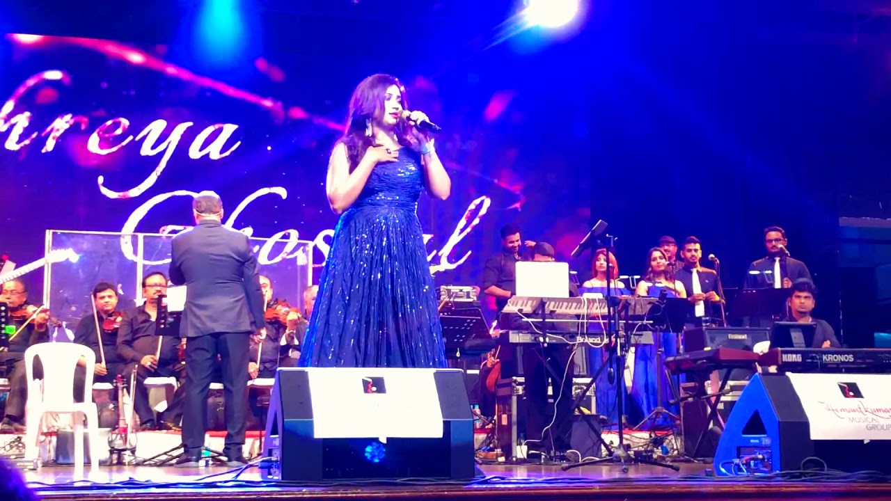 Shreya Ghoshal “Aye zindagi gale lagale..”