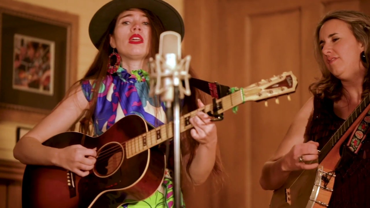 Blue Ridge Girls - Ain't Gonna Work Tomorrow (with flatfoot dancing)