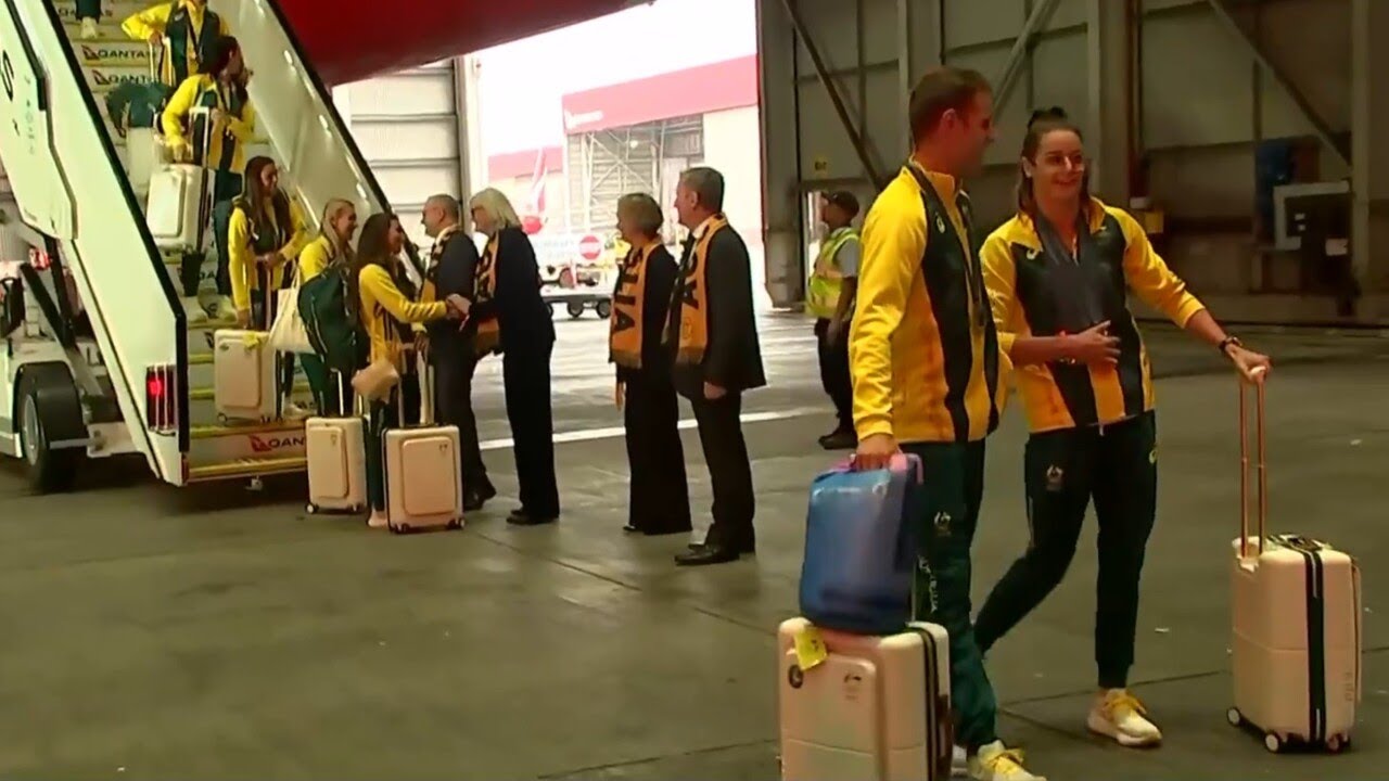 Australian athletes arrive to a hero’s welcome in Sydney following best Olympic campaign