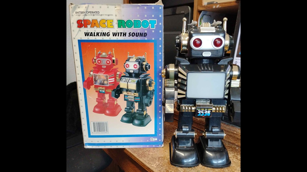 Demo and inside the TV version of the Space Robot. All plastic gears, all cracked or slipping.