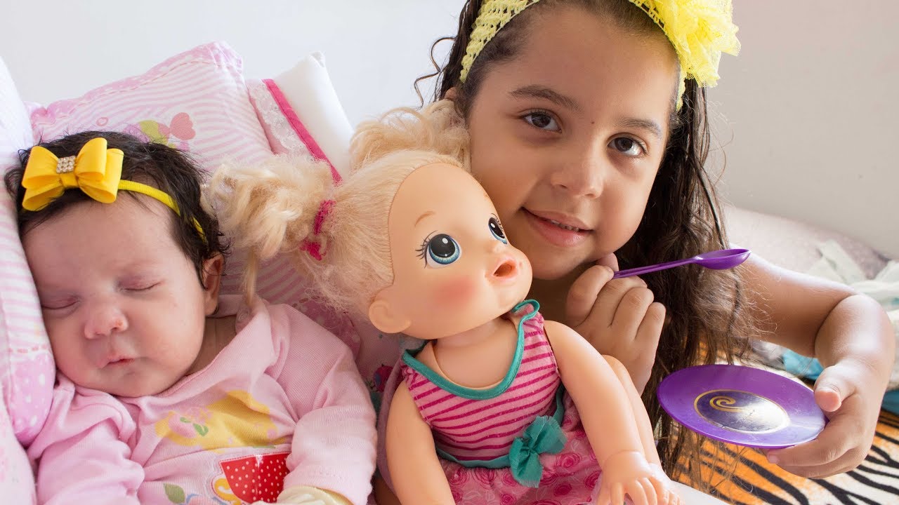 CUIDANDO DE MINHA IRMÃ BEBÊ E DA BABY ALIVE