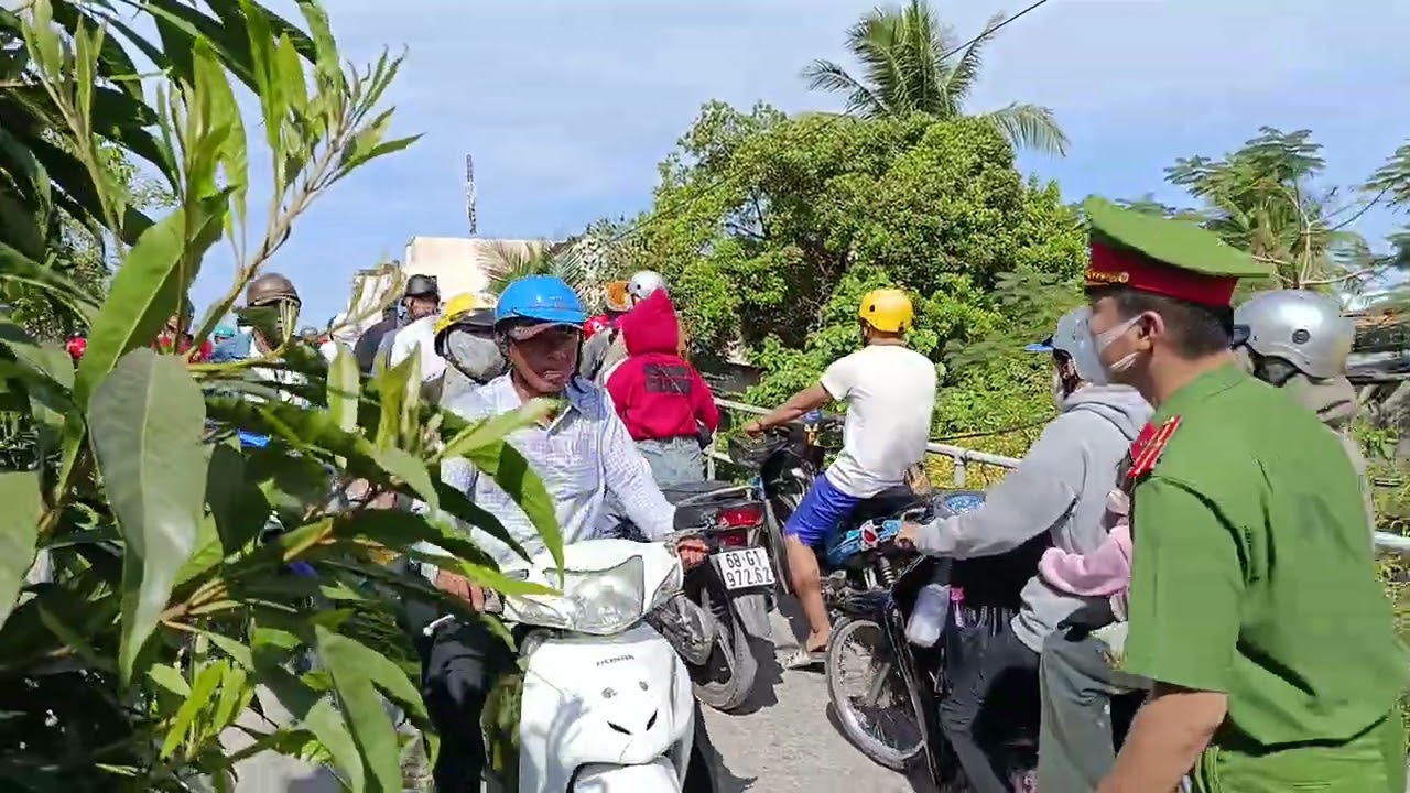 Cầu Chùa Sóc Ven Cũ Sáng Mùng 2 Tết Đã Kẹt Xe nha cả nhà.