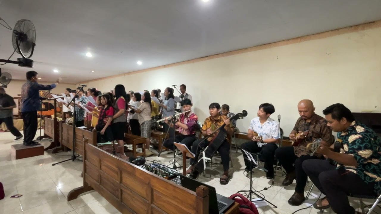 Kudus - kroncong hari jadi gereja Santo Petrus Borobudur