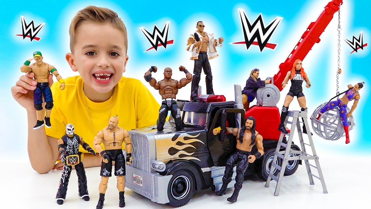 Влад и Ники занимаются спортом вместе с игрушками WWE и становятся сильнее