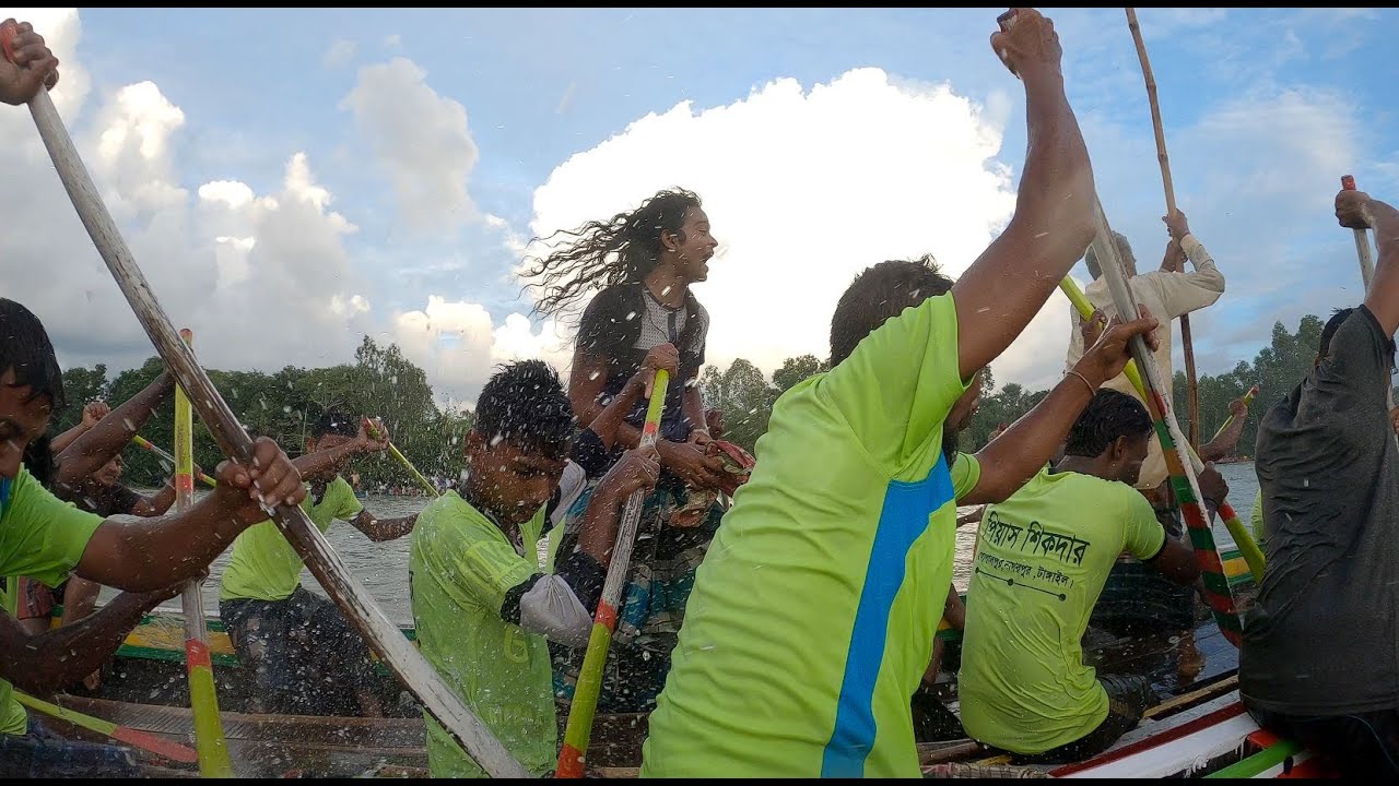 বাংলাদেশে প্রথমবারের মত সরাসরি খেল্লা নৌকা থেকে তুমুল উত্তেজনাপূর্ণ বাইচের ভিডিও (তেরাবেরা পর্ব ২)