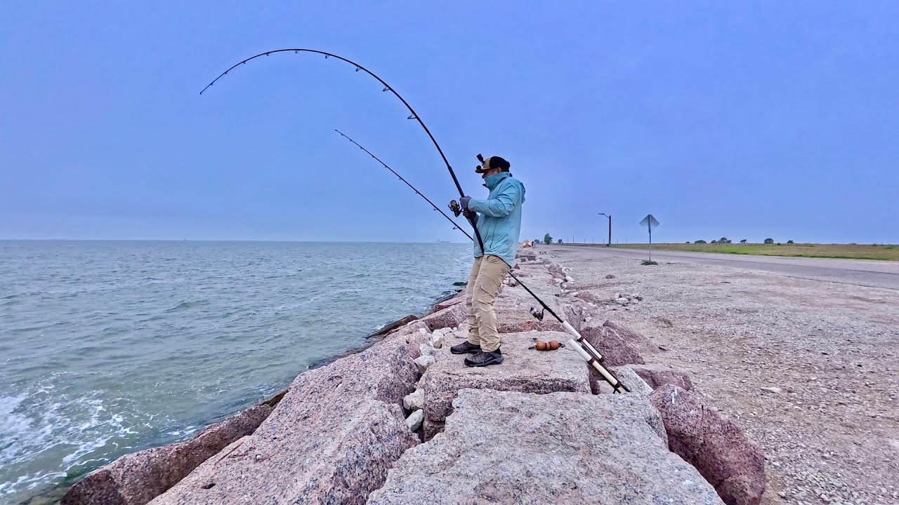 Texas City Dike big fish are starting to bite (S8 E38)