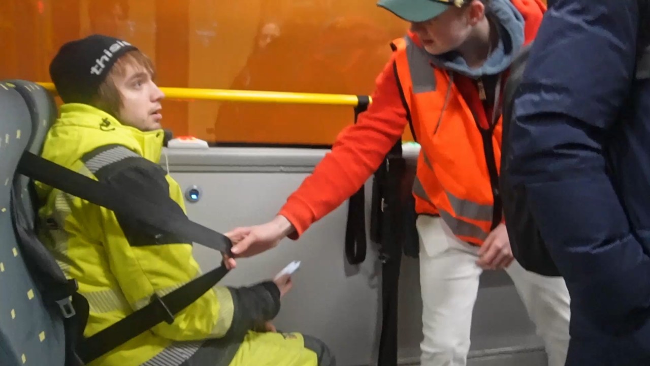 Beltekontroll På Bussen Prank 2