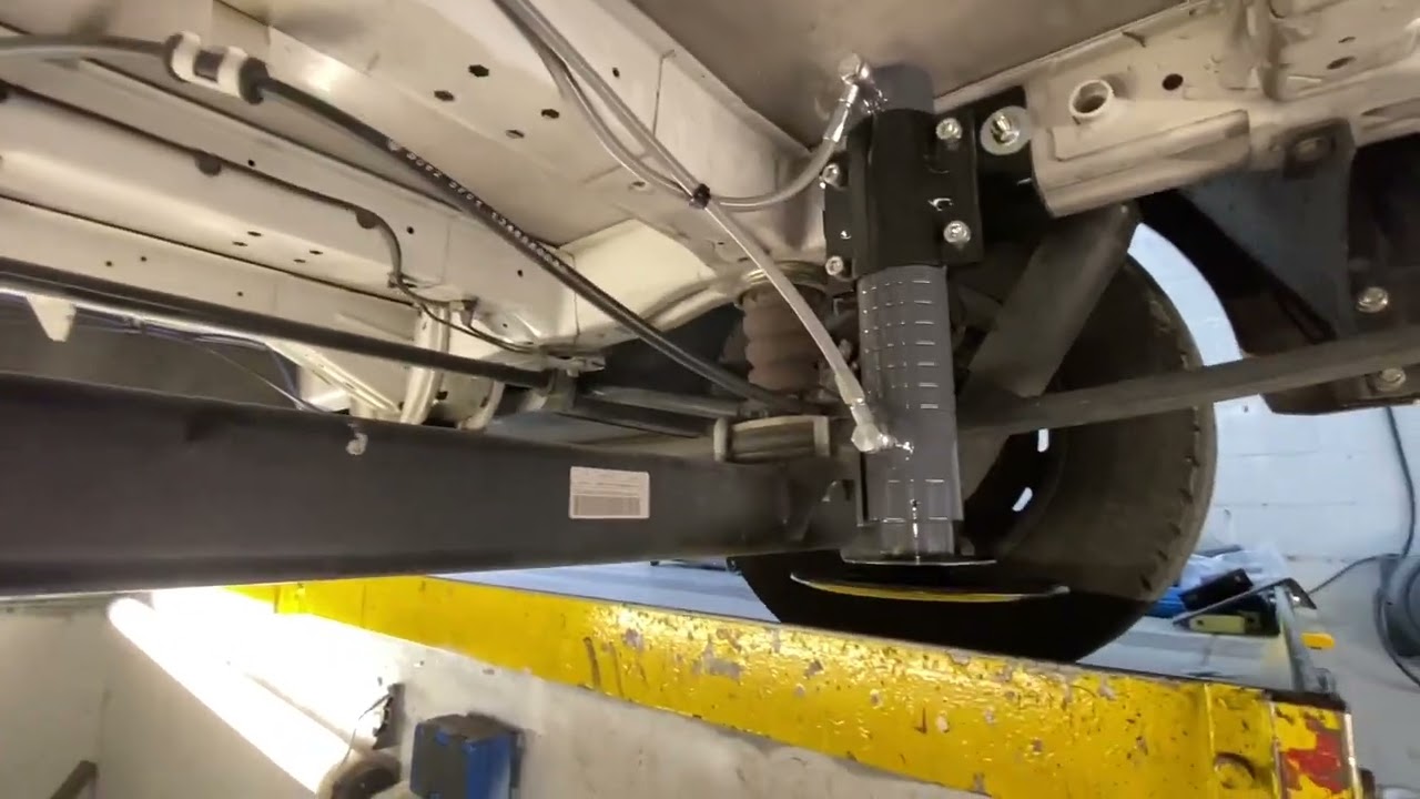 Hydraulik-Zylinder Wohnmobil-Chassis:So funktionieren Hubst&uuml;tzen Fiat Ducato 250 von innen montiert!