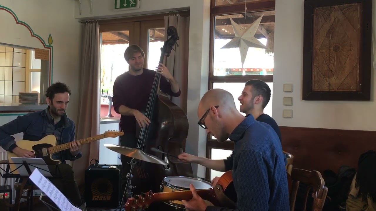 Julian Lage/Jakob Aumaier/Gregor Aufmesser/Martin Kleibl-Moose The Mooche