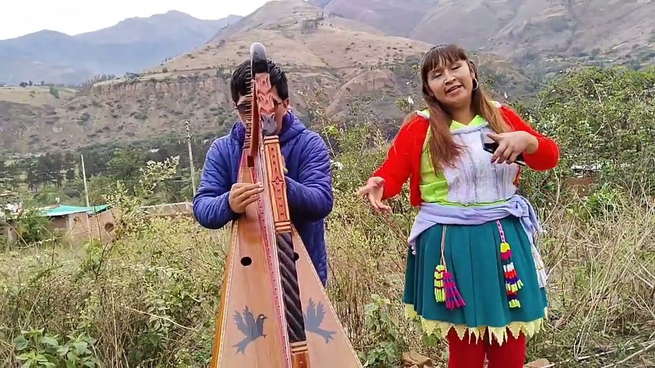 canta Yaquelin Tráncito desde Huánuco Perú