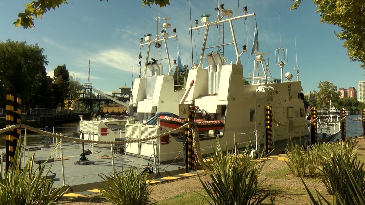 Prefectura busca a un joven que cayó de un barco en el río Luján durante una fiesta