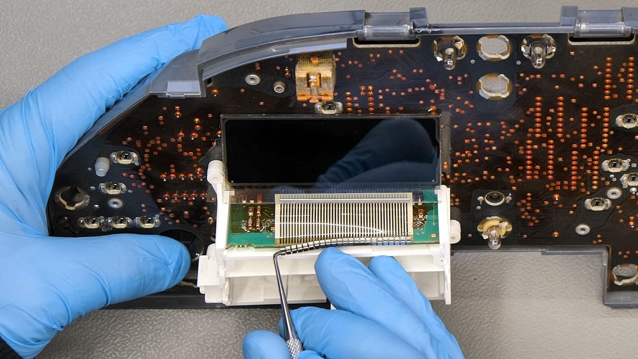 BMW 5 Series E34 instrument cluster LCD pixel repair (Motometer models)