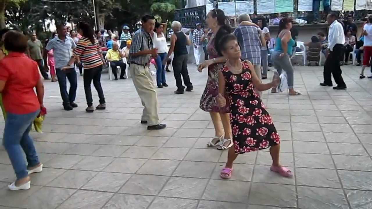 Te lavastes la cara y el mono no