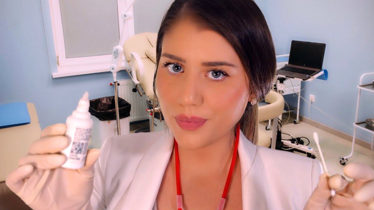 ASMR | Doctor Examines Your Ears (Italian Accent) 🇮🇹