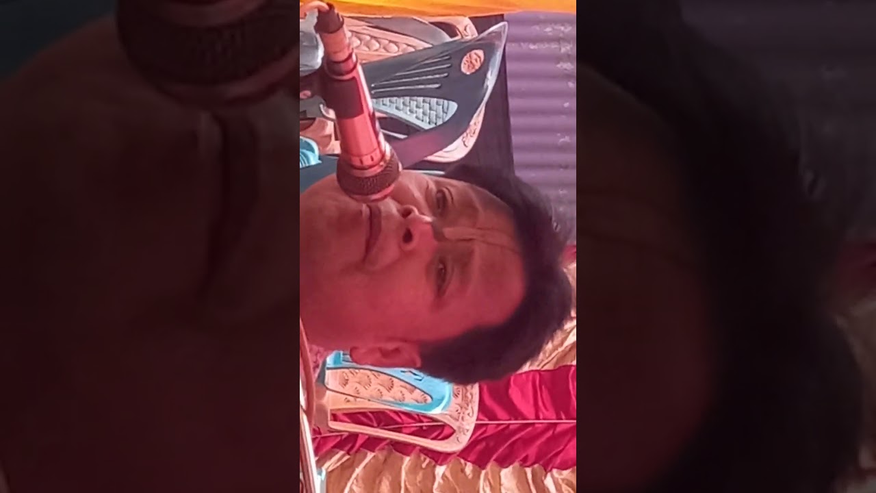 সুমধুর কন্ঠে গান পরিবেশন করছেন শ্রী সুকুমার বর্মন,মৃদঙ্গ সিদ্ধার্থ সরকার।