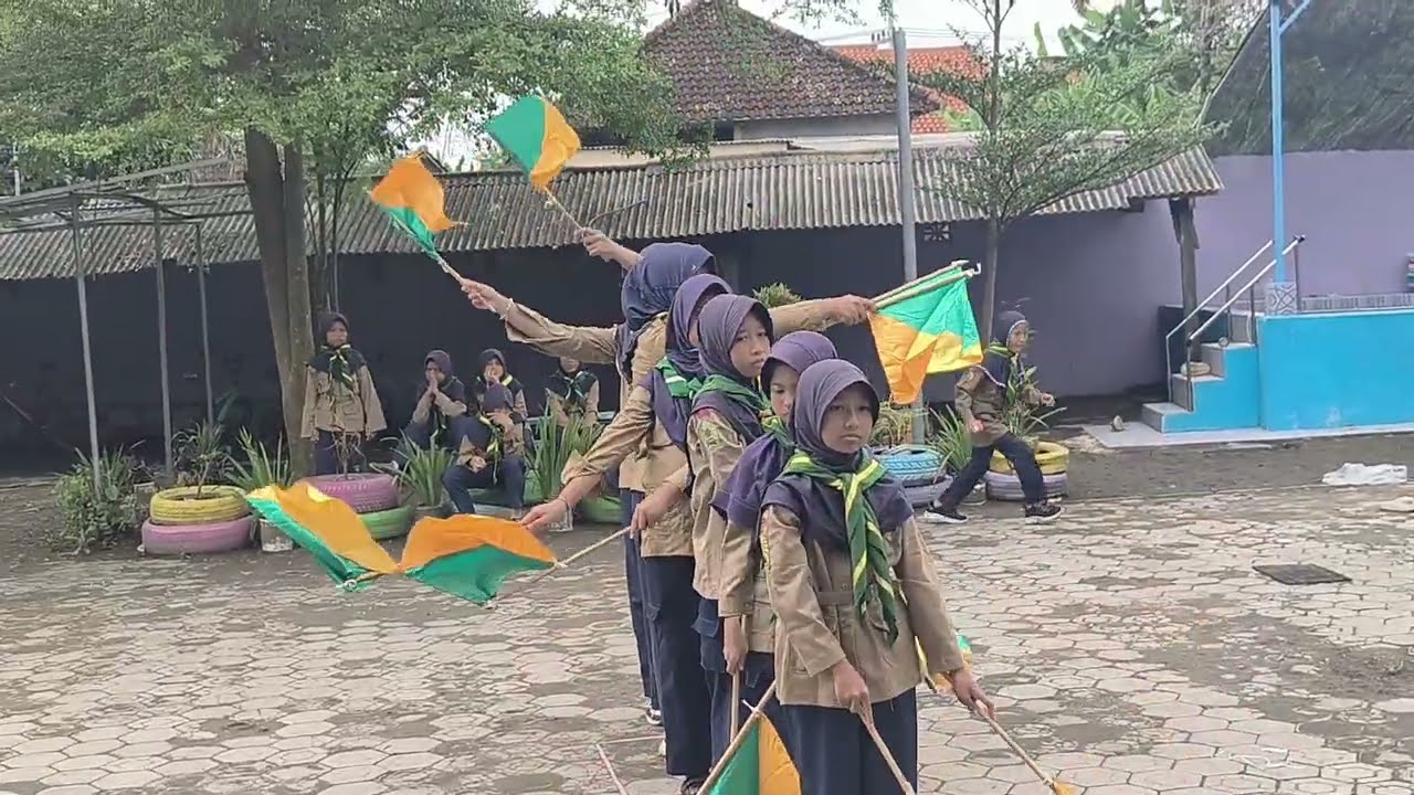 Serunya Penampilan Simaphore Kelompok 1 MIMLoe