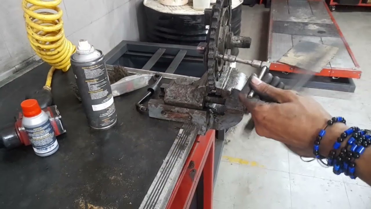 how to change Thunderbird 350 chain sprocket  🏍🔧🪛🔩⚙